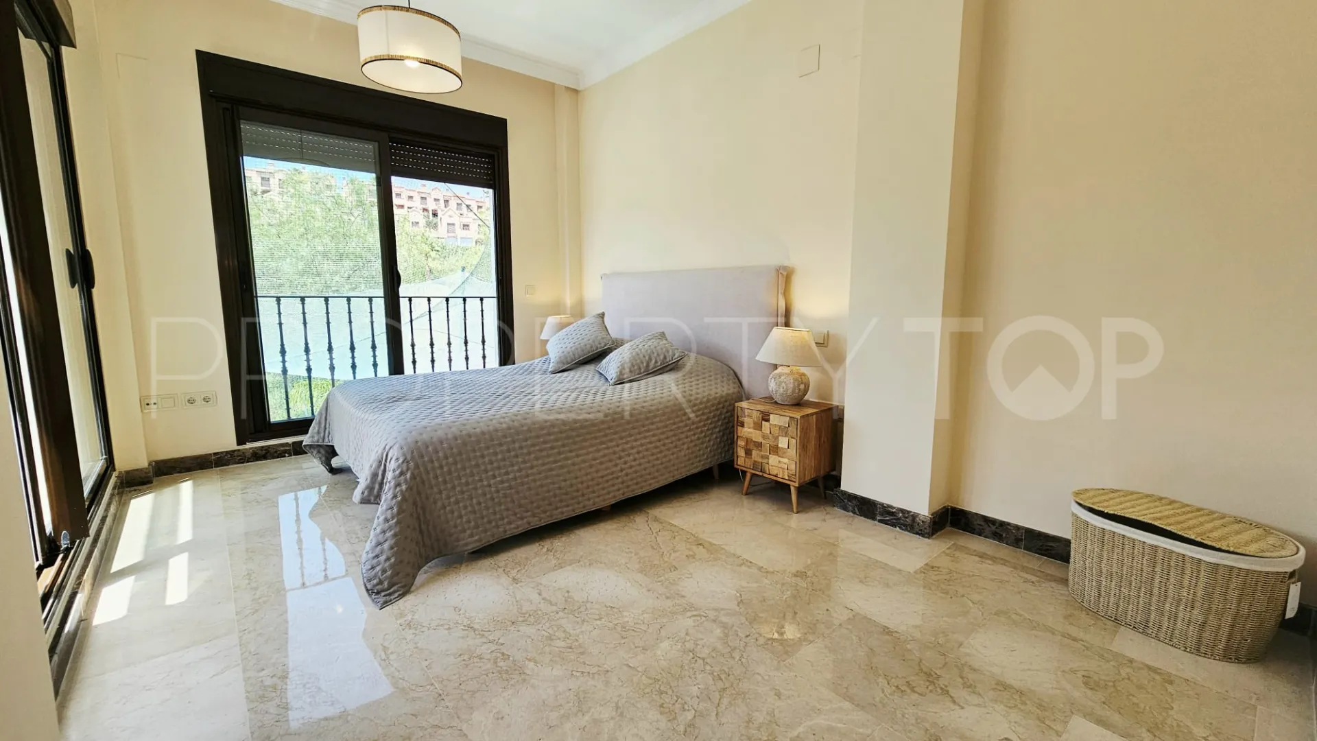 For sale Estepona East villa