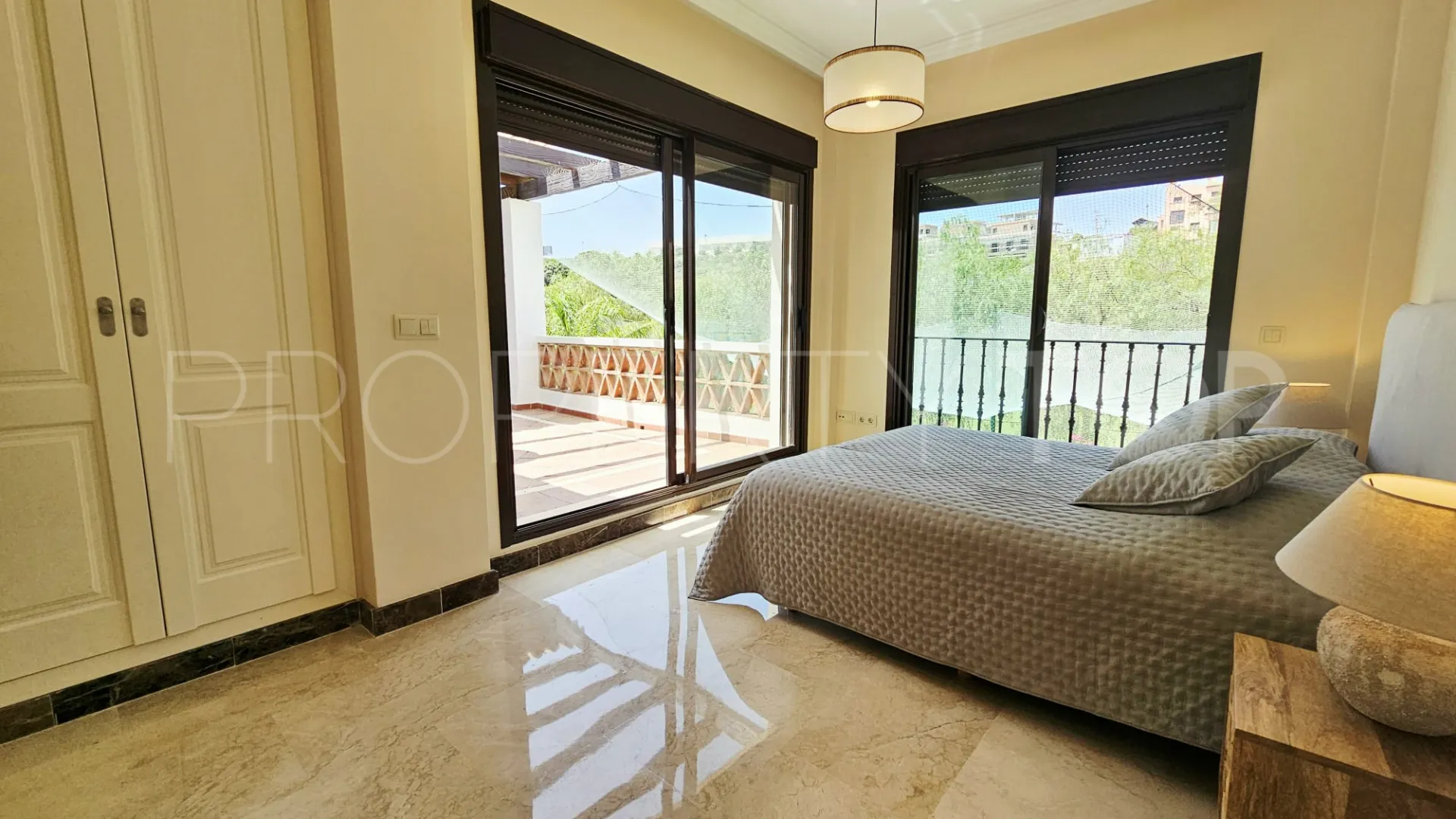 For sale Estepona East villa