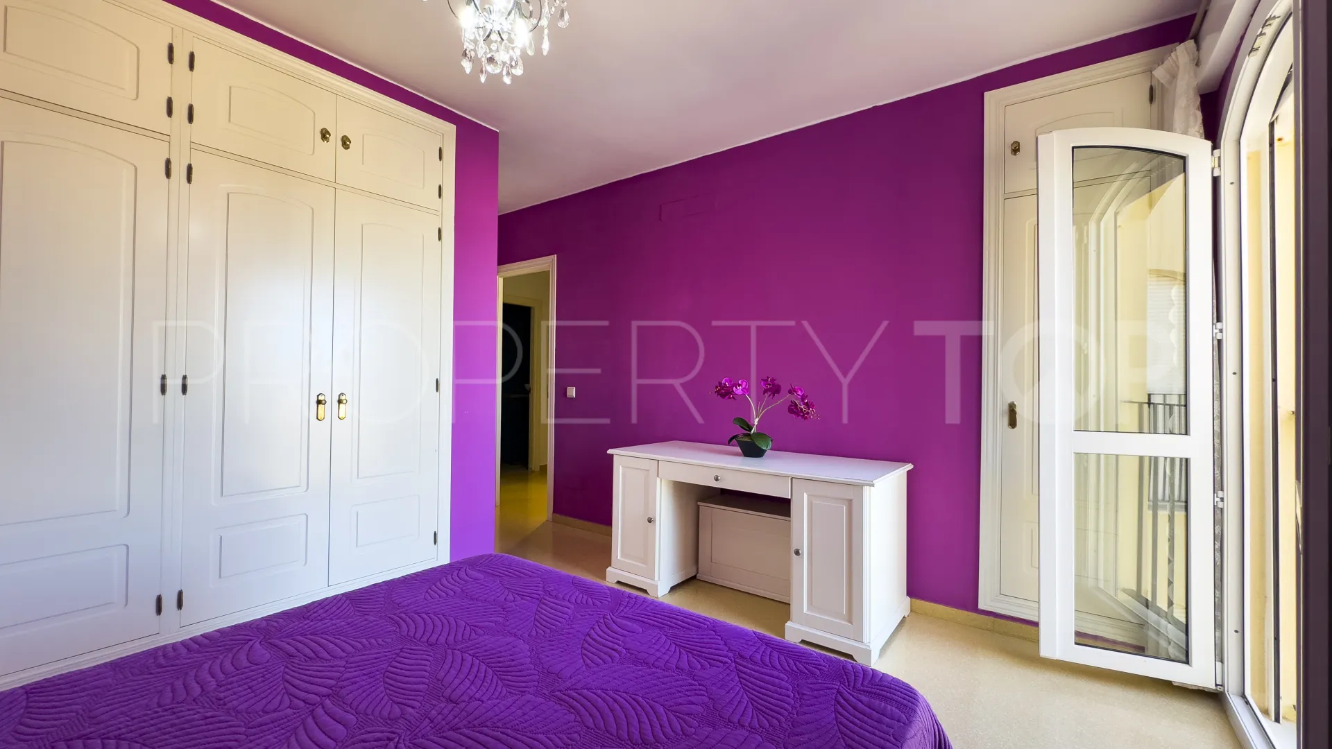 Se vende apartamento con 2 dormitorios en Sabinillas