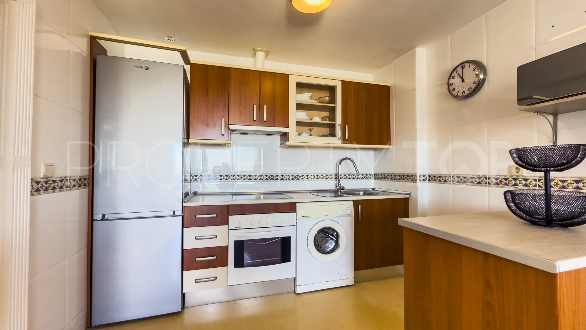 Se vende apartamento con 2 dormitorios en Sabinillas