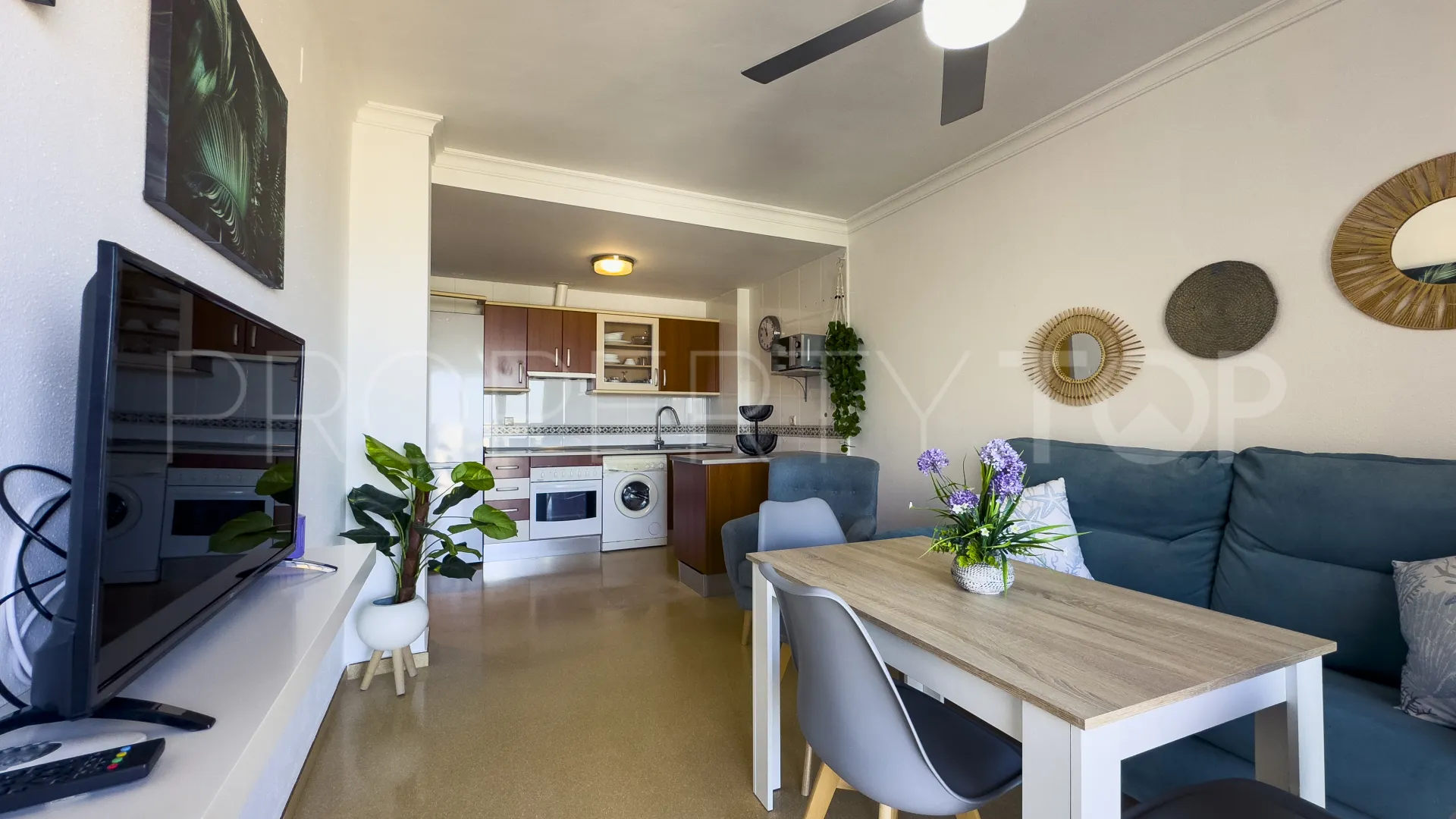 Se vende apartamento con 2 dormitorios en Sabinillas