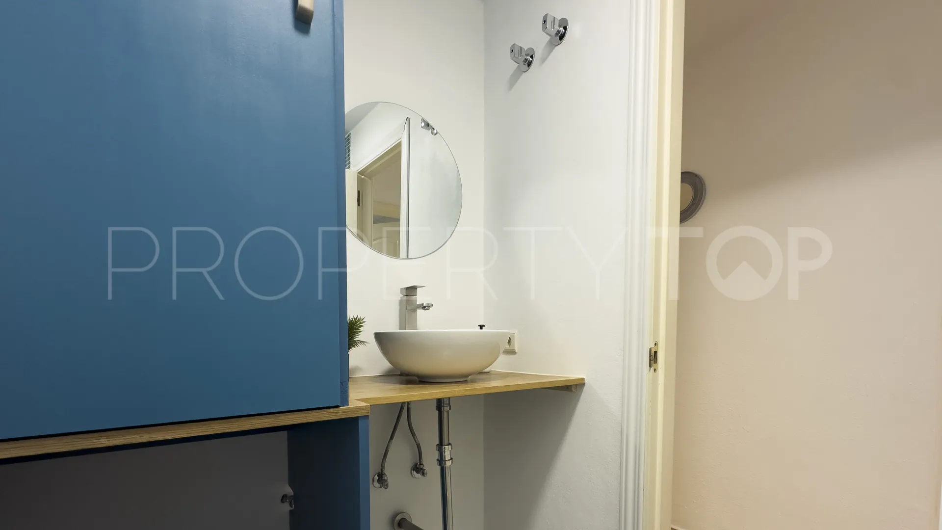 Se vende apartamento con 2 dormitorios en Sabinillas