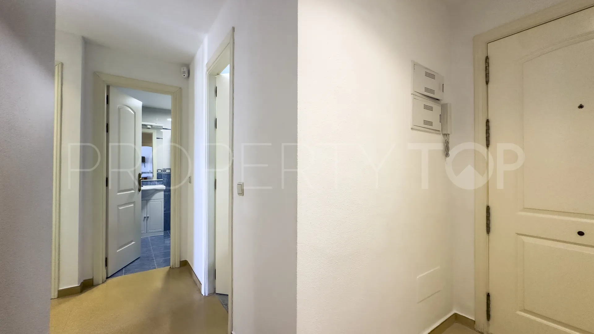 Se vende apartamento con 2 dormitorios en Sabinillas