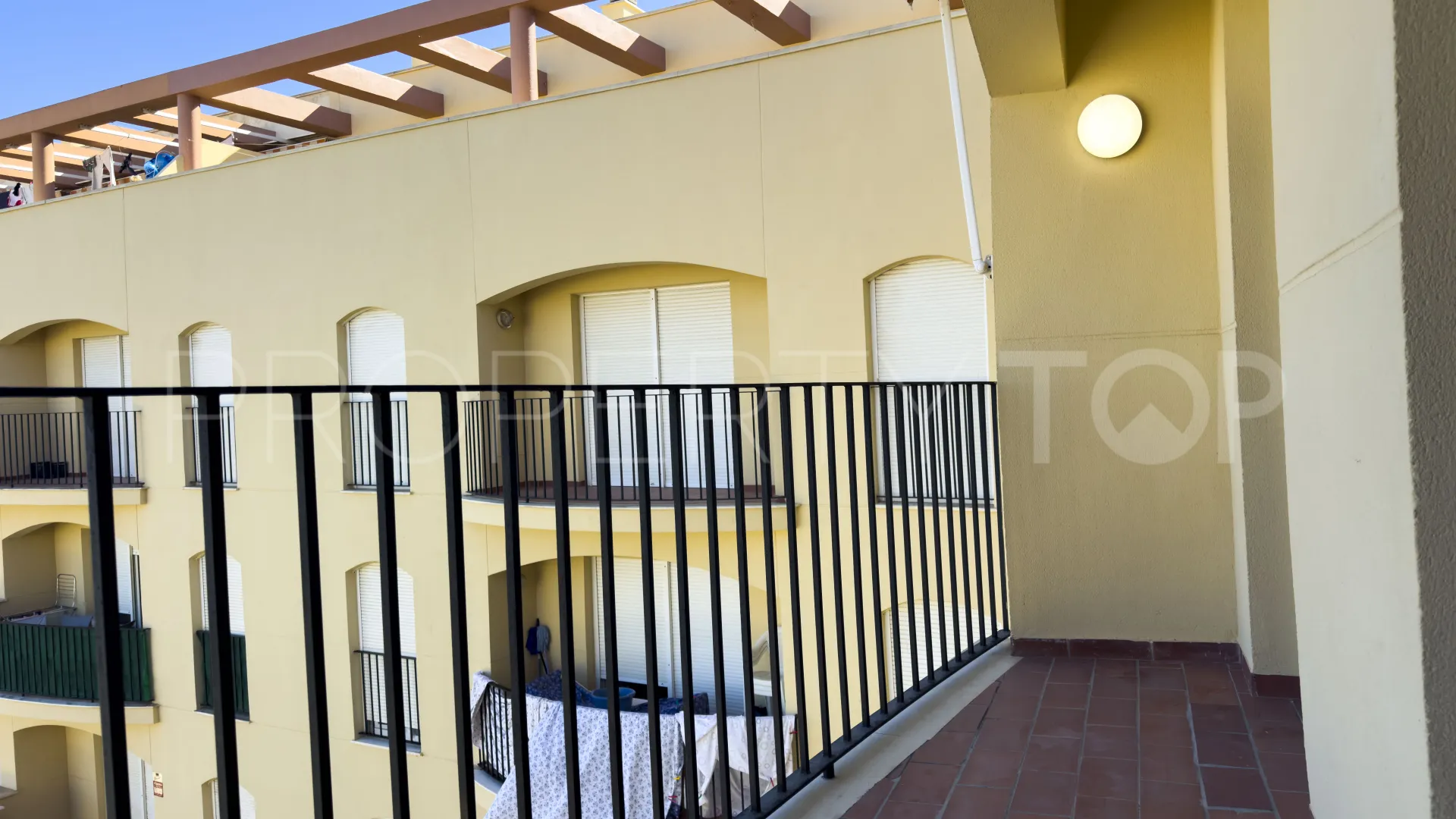 Se vende apartamento con 2 dormitorios en Sabinillas