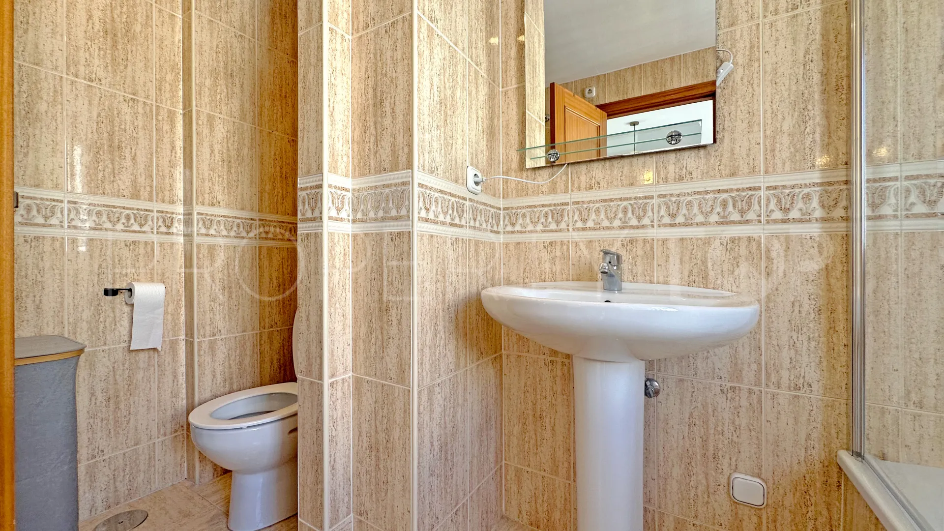 For sale town house in Atalaya Golf