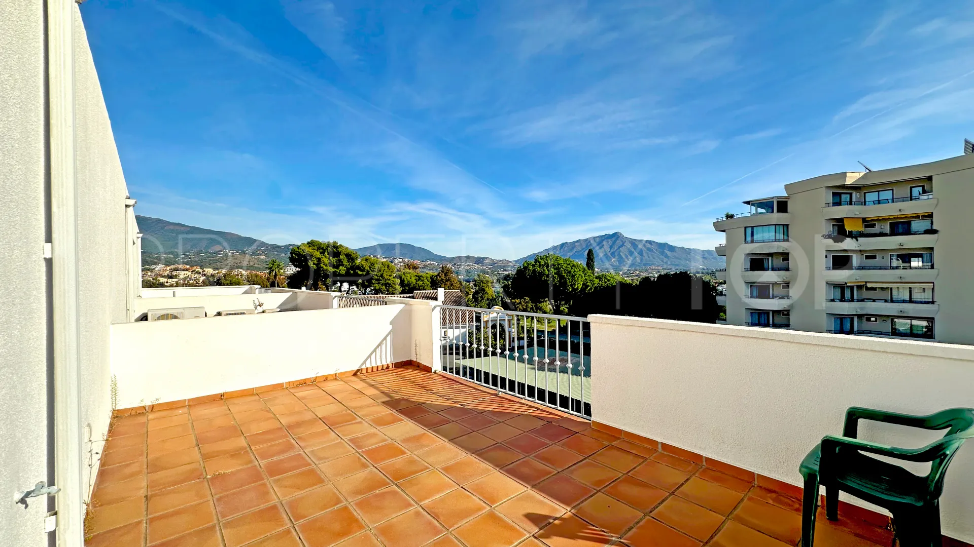 For sale town house in Atalaya Golf