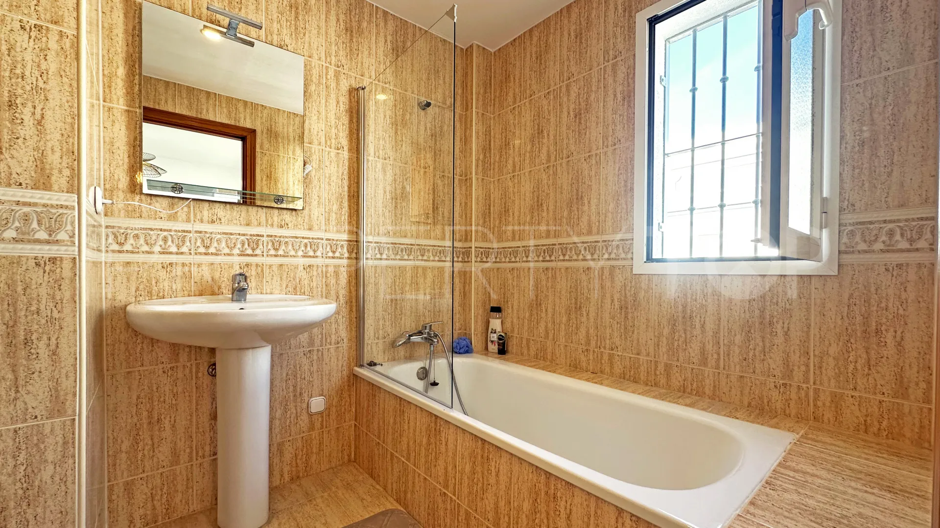 For sale town house in Atalaya Golf