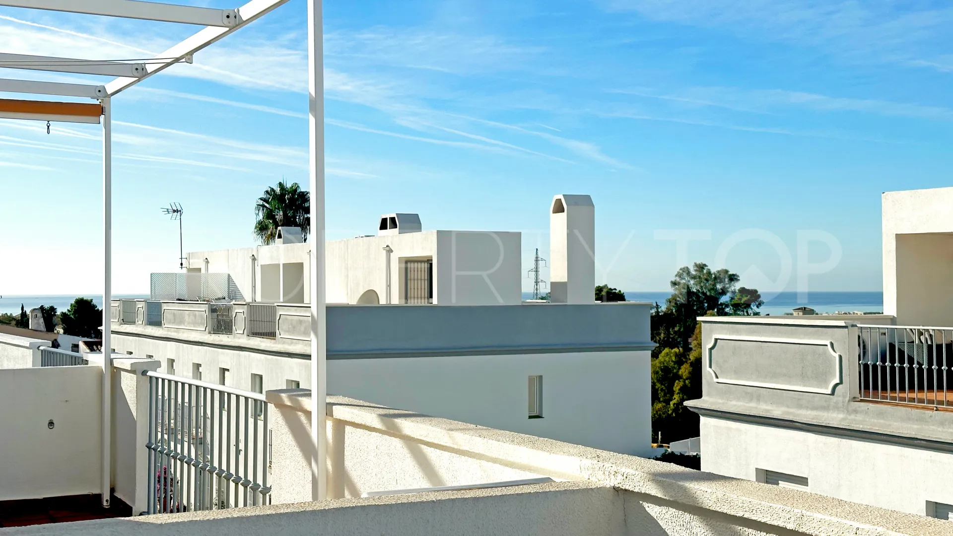 For sale town house in Atalaya Golf