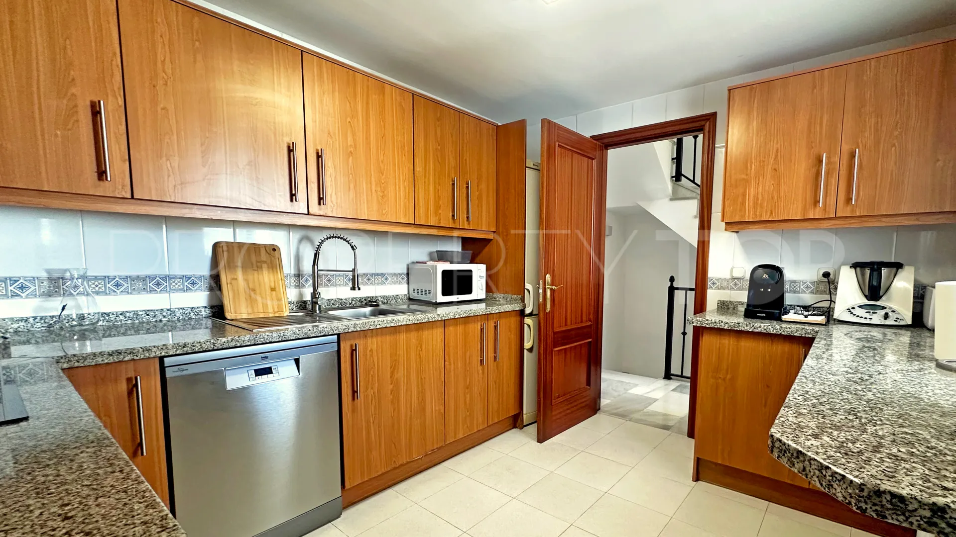 For sale town house in Atalaya Golf
