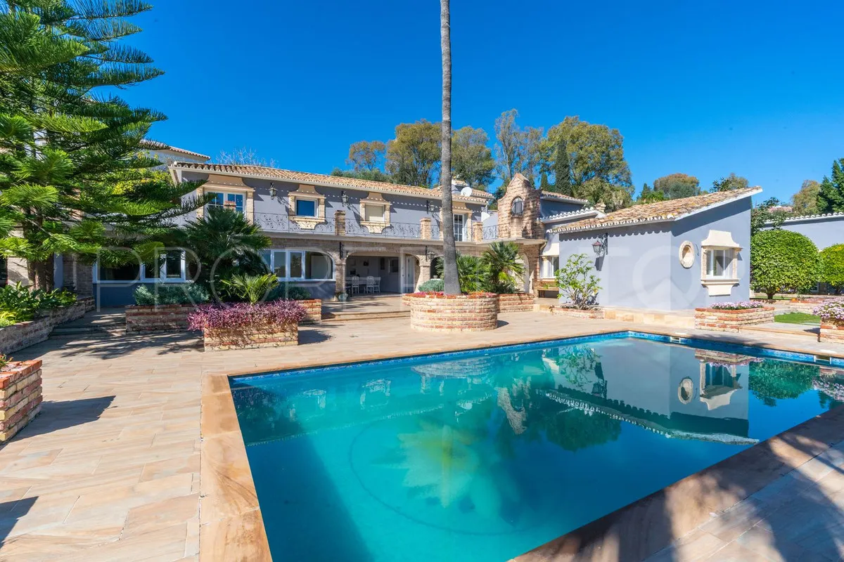 Villa for sale in Benahavis with 5 bedrooms