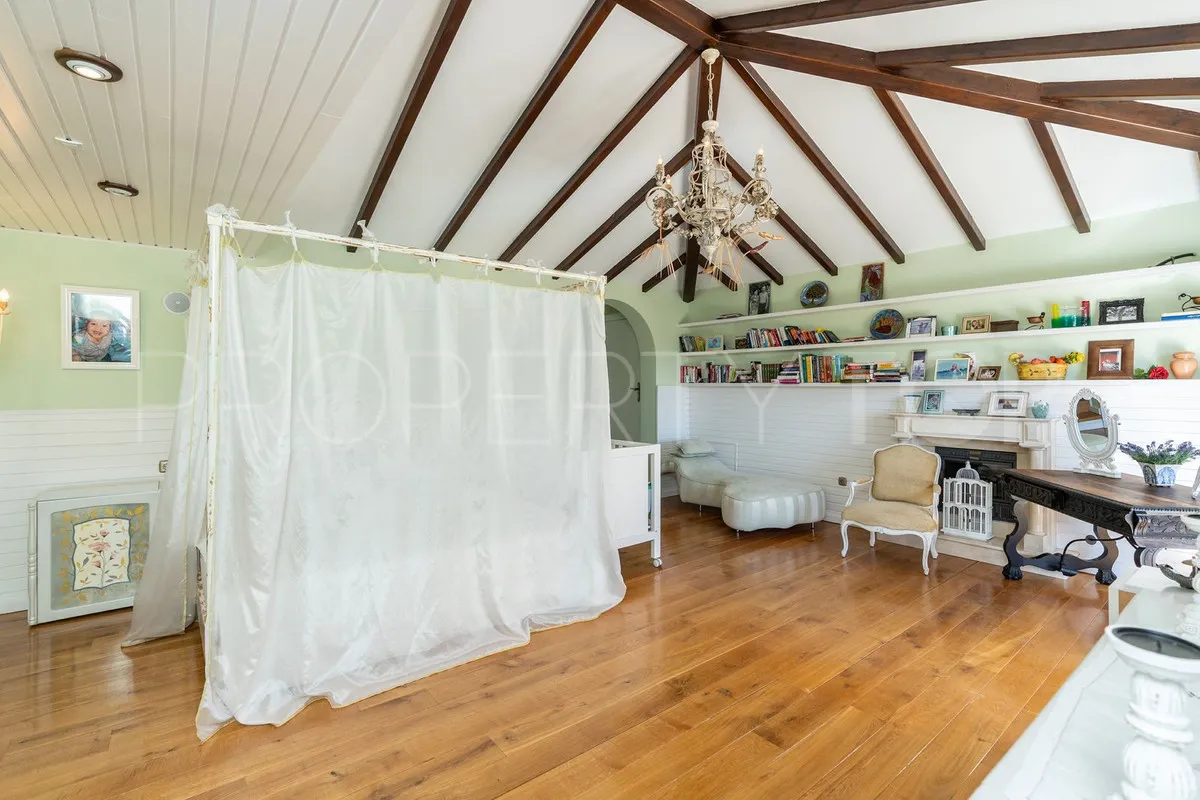 Villa for sale in Benahavis with 5 bedrooms