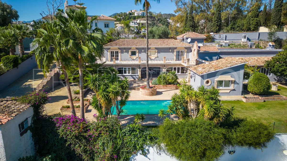 Villa for sale in Benahavis with 5 bedrooms