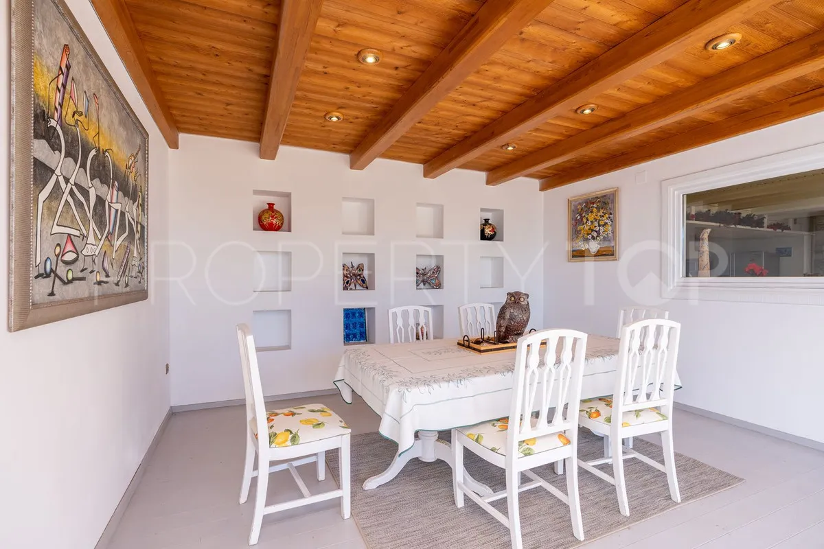 Villa for sale in Benahavis with 5 bedrooms