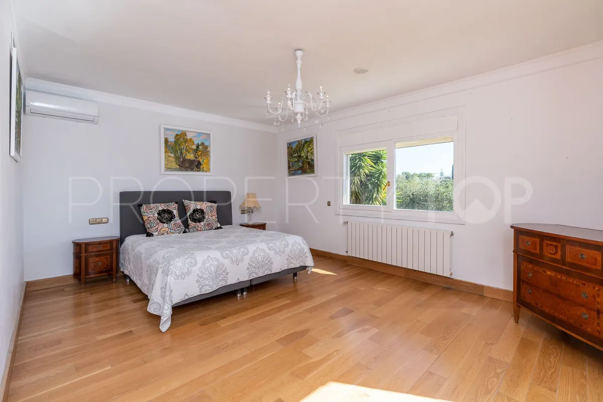 Villa for sale in Benahavis with 5 bedrooms
