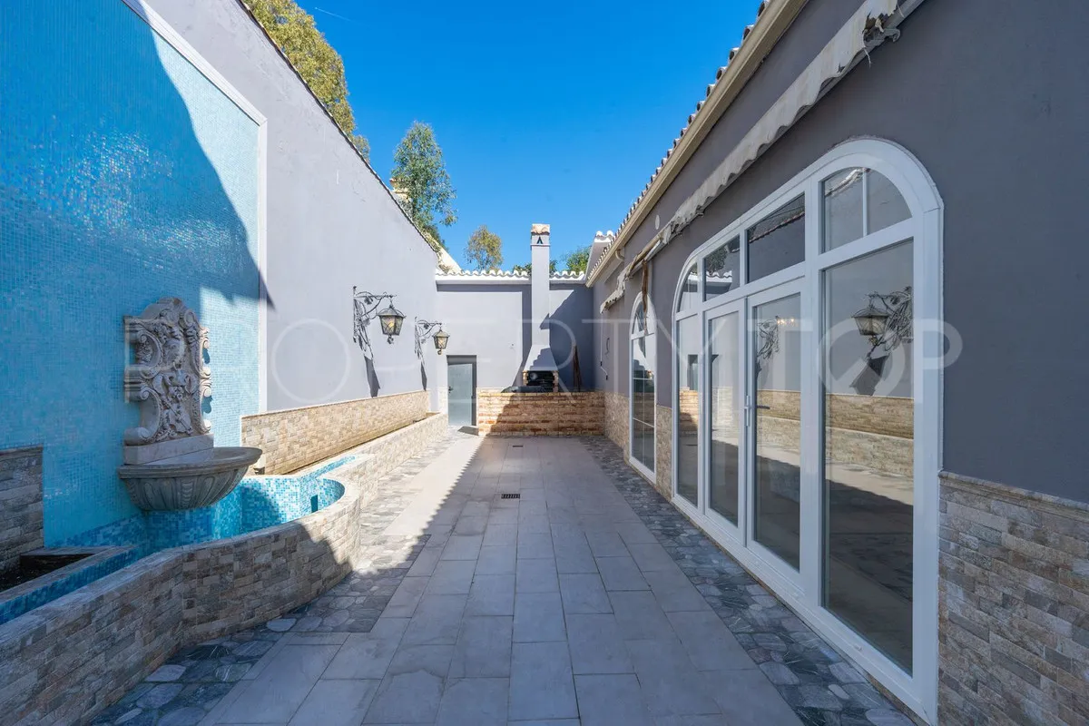 Villa for sale in Benahavis with 5 bedrooms