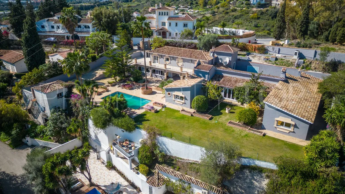 Villa for sale in Benahavis with 5 bedrooms