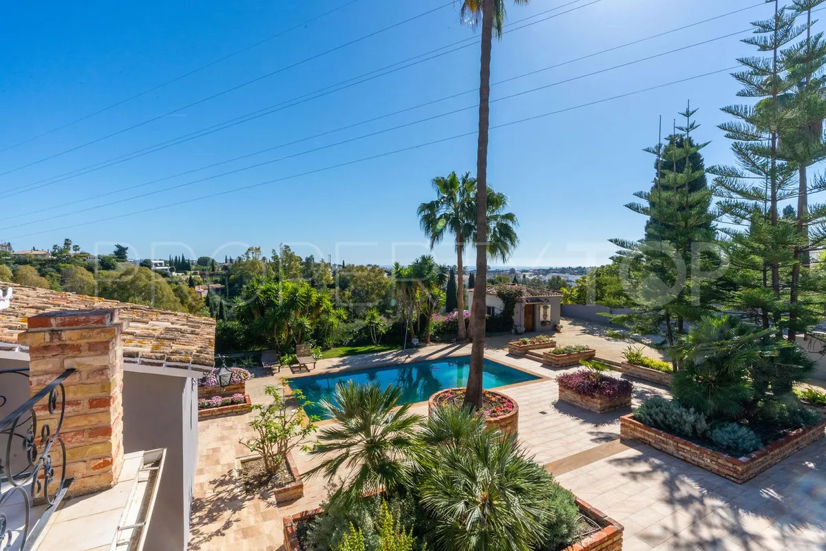 Villa for sale in Benahavis with 5 bedrooms