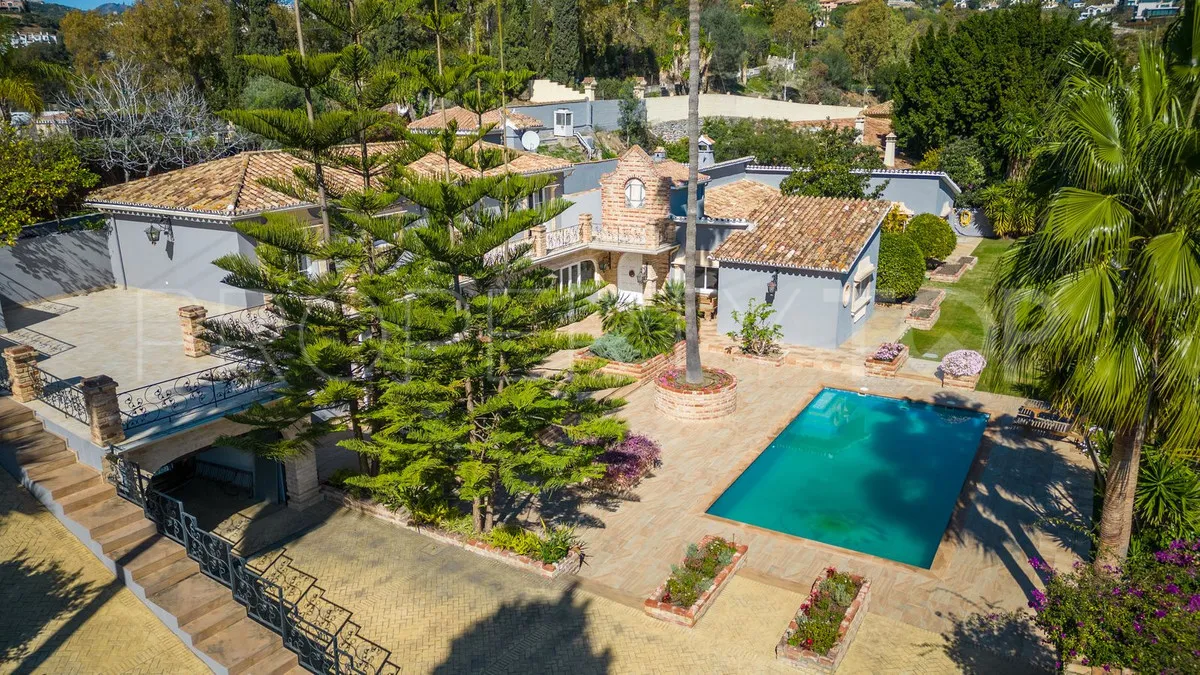 Villa for sale in Benahavis with 5 bedrooms