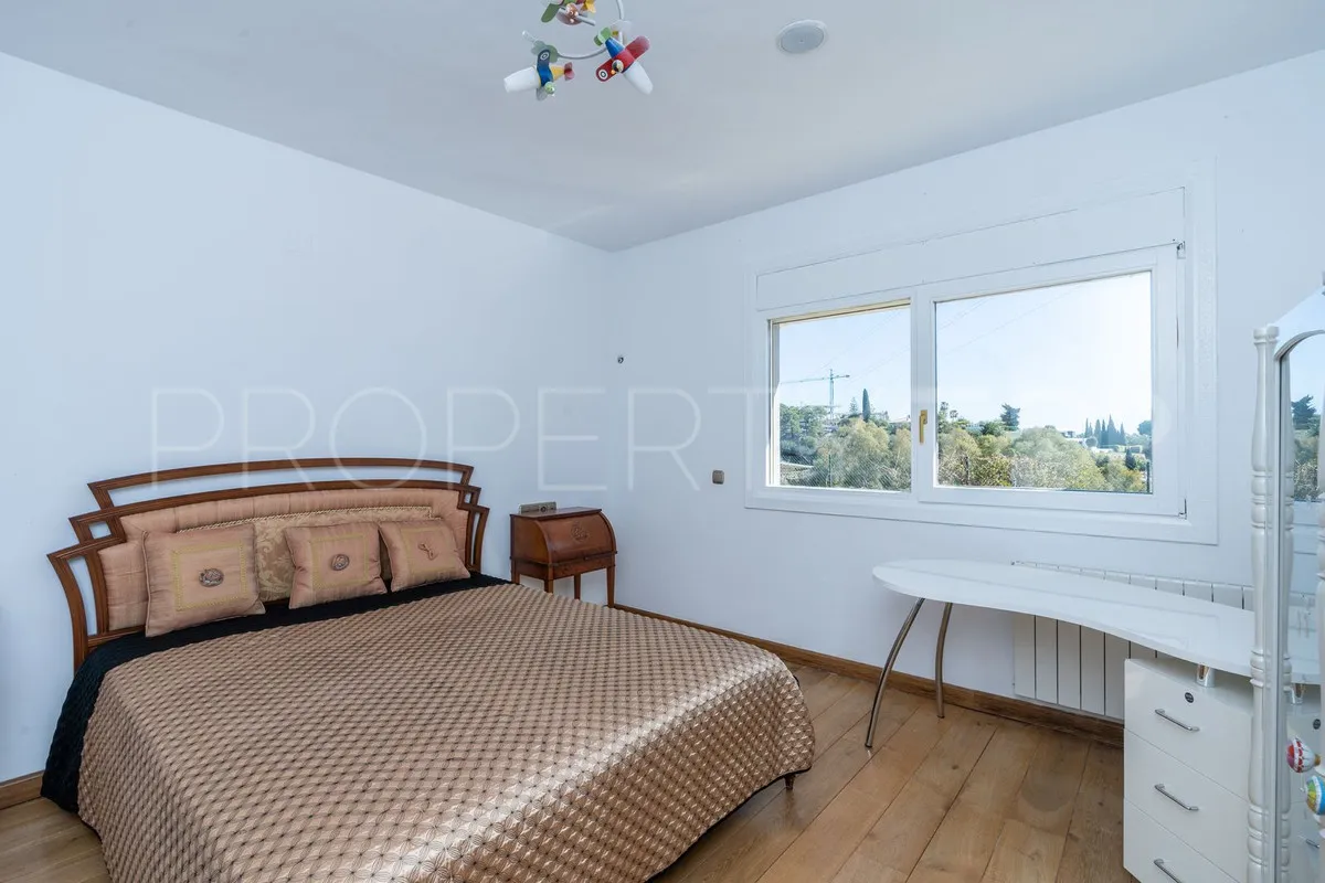 Villa for sale in Benahavis with 5 bedrooms