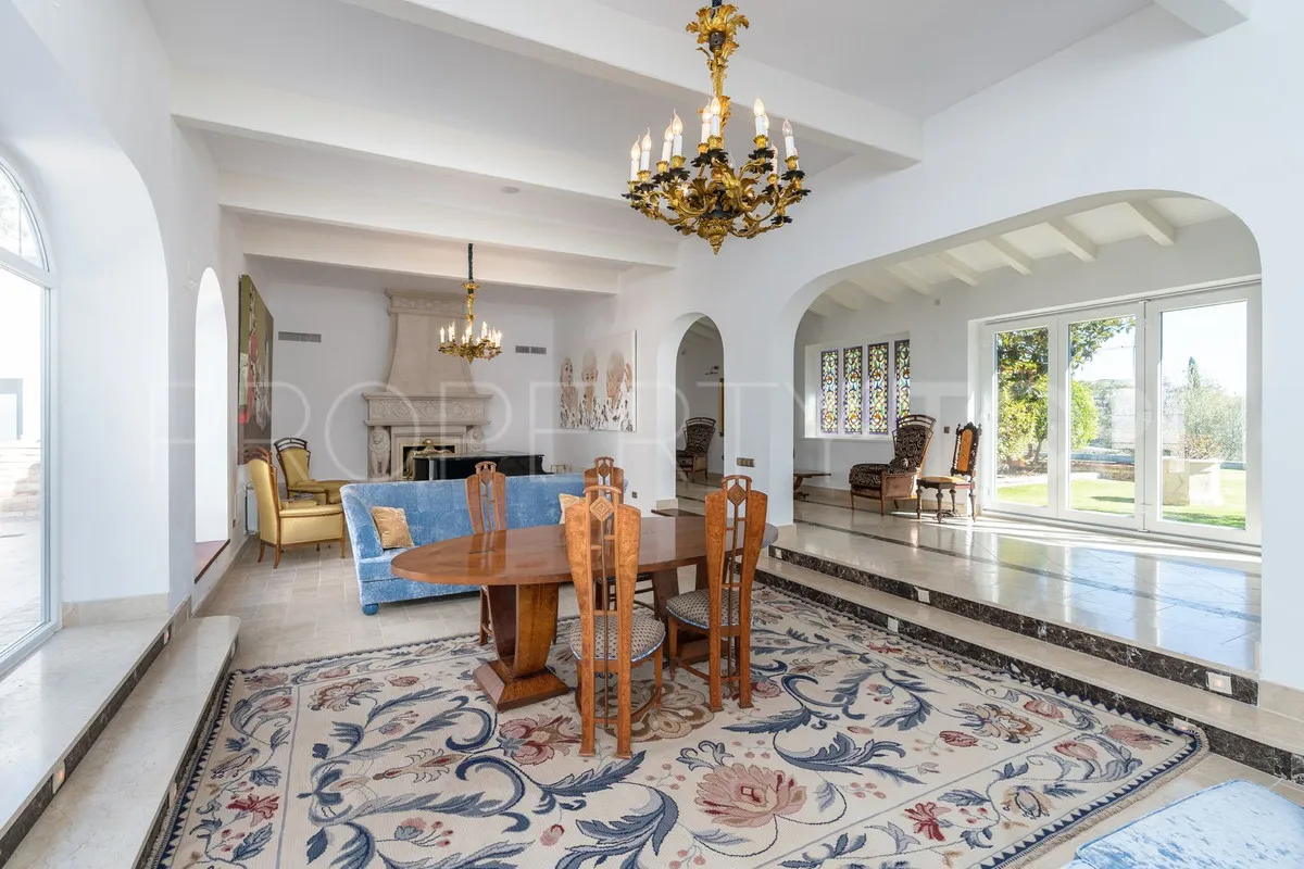 Villa for sale in Benahavis with 5 bedrooms