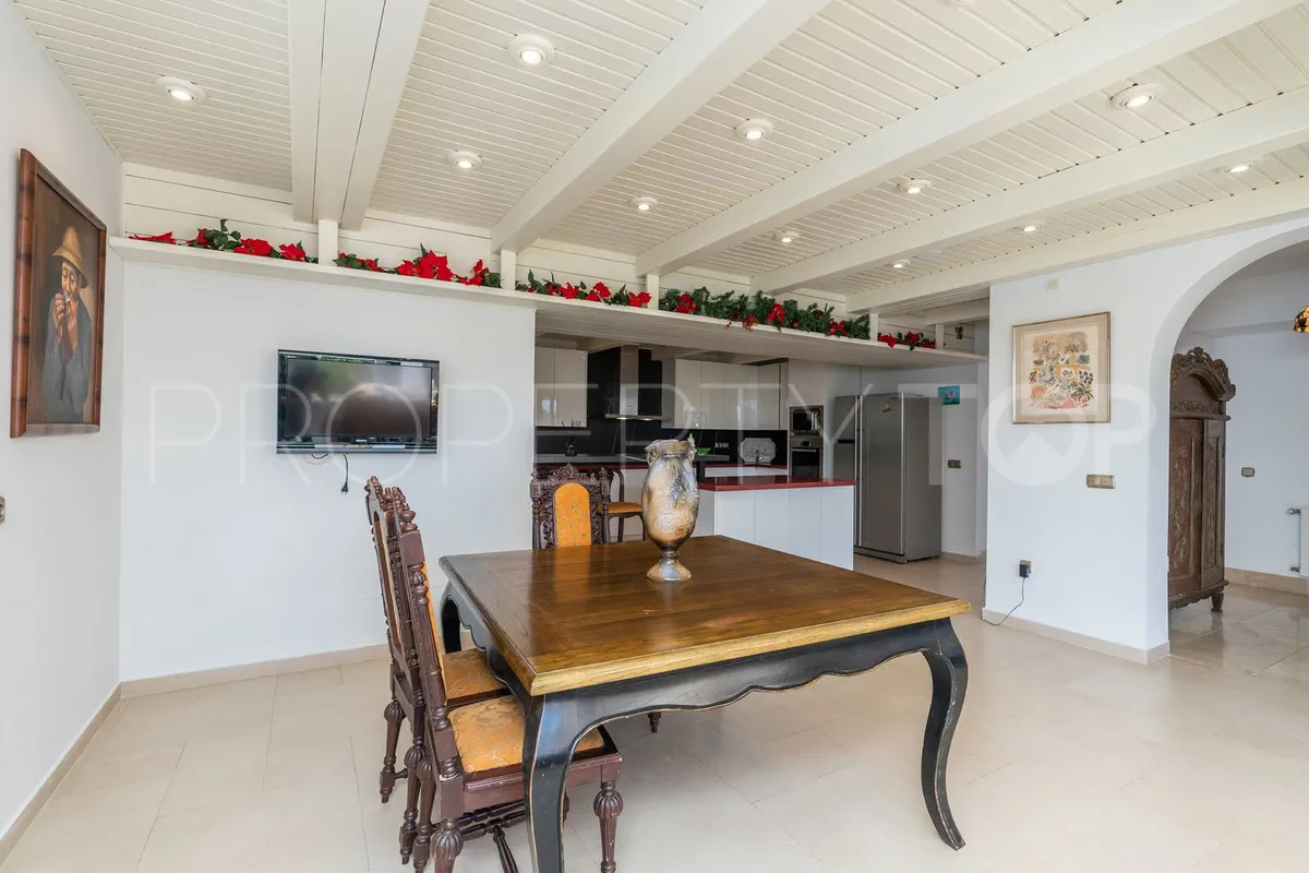 Villa for sale in Benahavis with 5 bedrooms