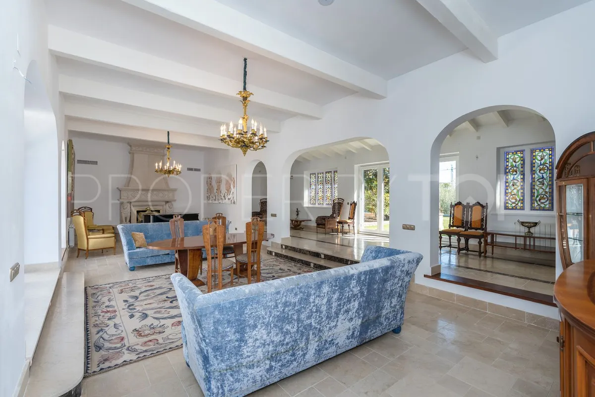 Villa for sale in Benahavis with 5 bedrooms
