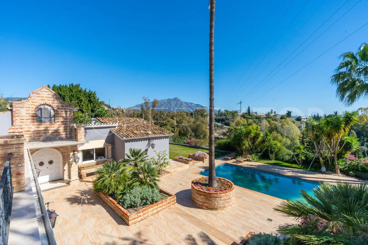 Villa for sale in Benahavis with 5 bedrooms