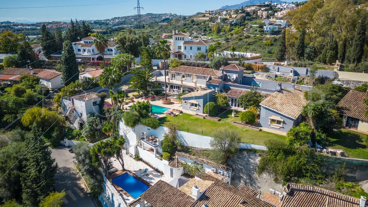 Villa for sale in Benahavis with 5 bedrooms
