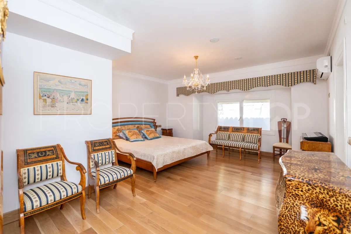 Villa for sale in Benahavis with 5 bedrooms