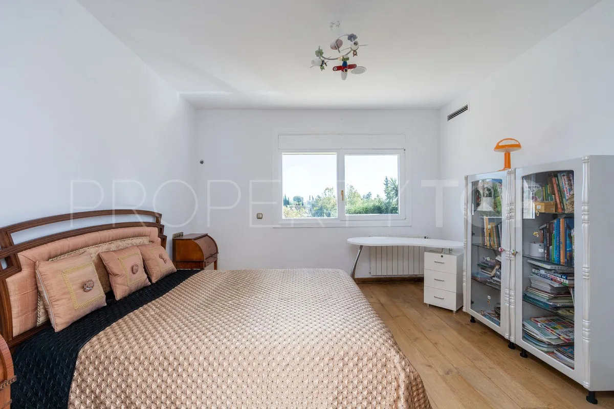 Villa for sale in Benahavis with 5 bedrooms