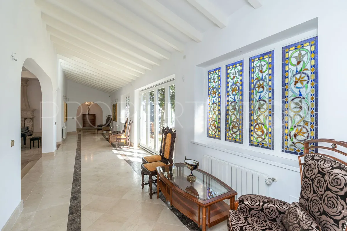 Villa for sale in Benahavis with 5 bedrooms