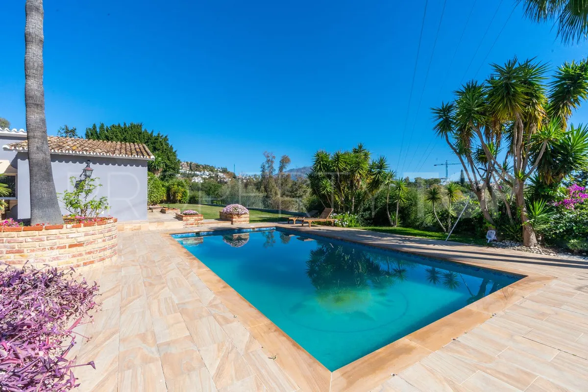 Villa for sale in Benahavis with 5 bedrooms