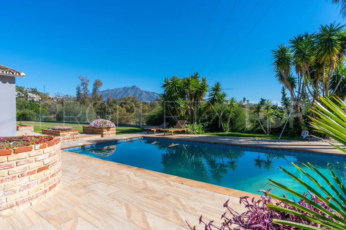 Villa for sale in Benahavis with 5 bedrooms
