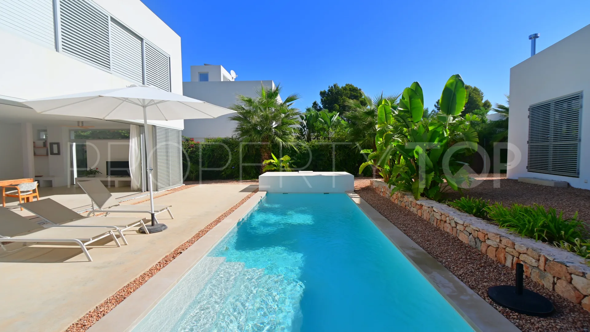 Se vende villa de 4 dormitorios en San Carlos