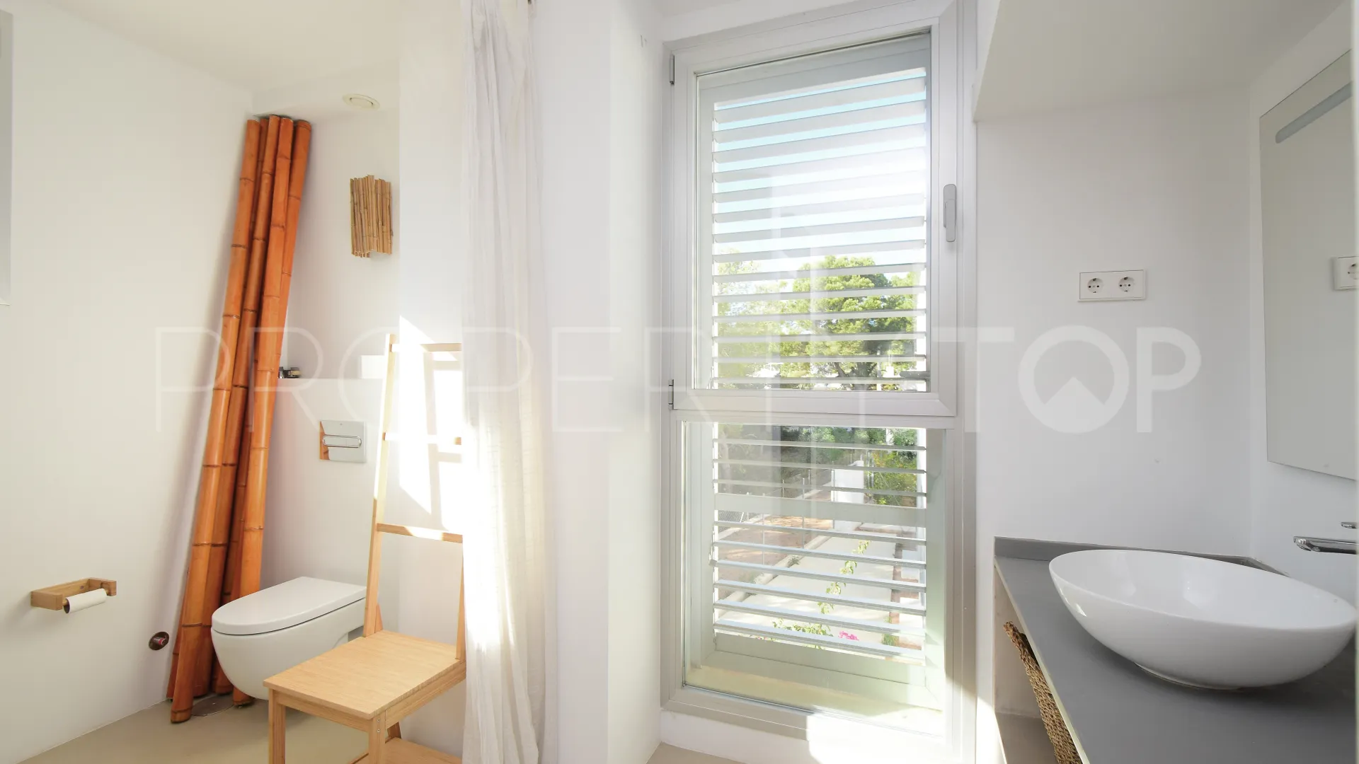 Se vende villa de 4 dormitorios en San Carlos
