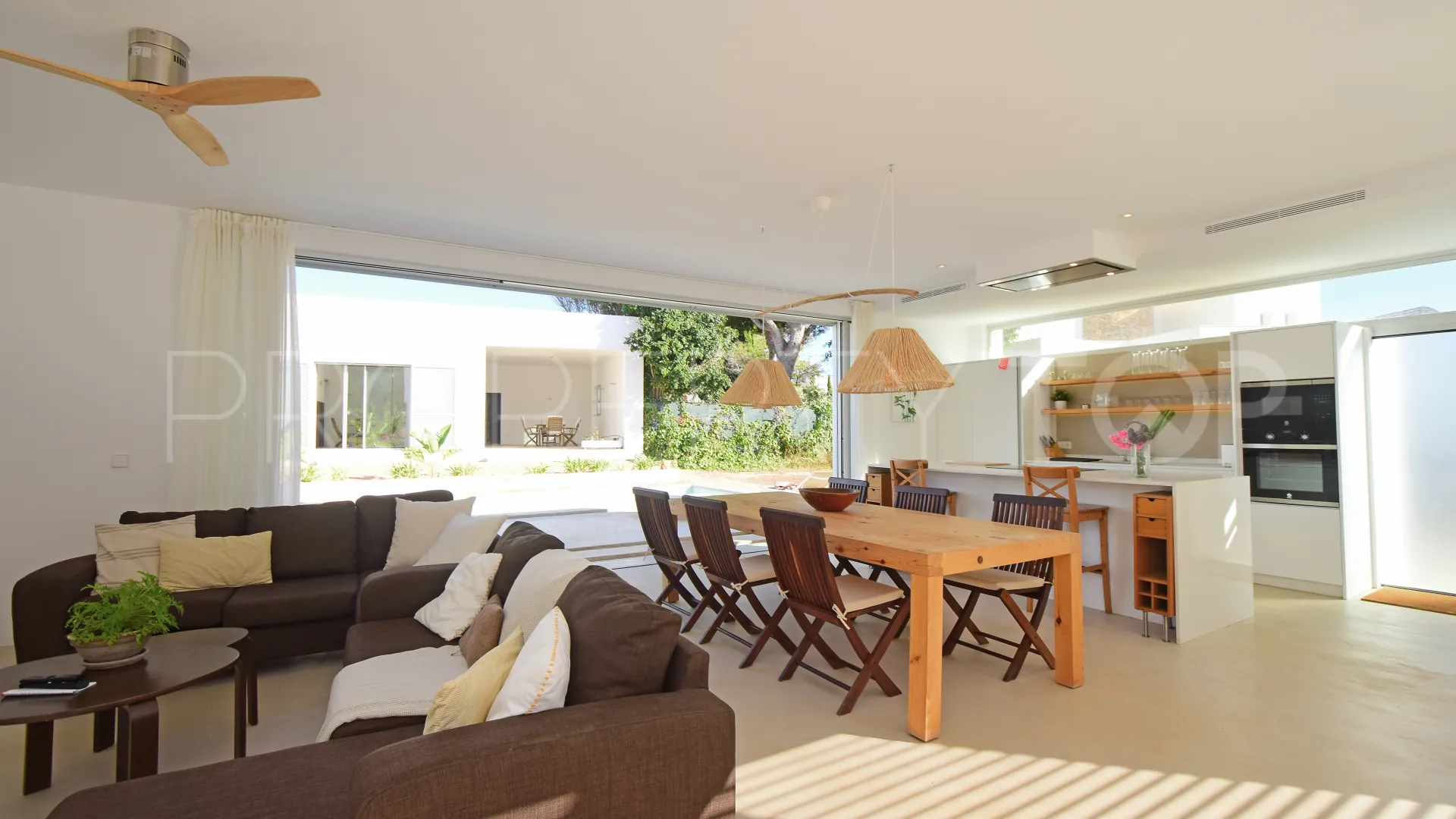Se vende villa de 4 dormitorios en San Carlos
