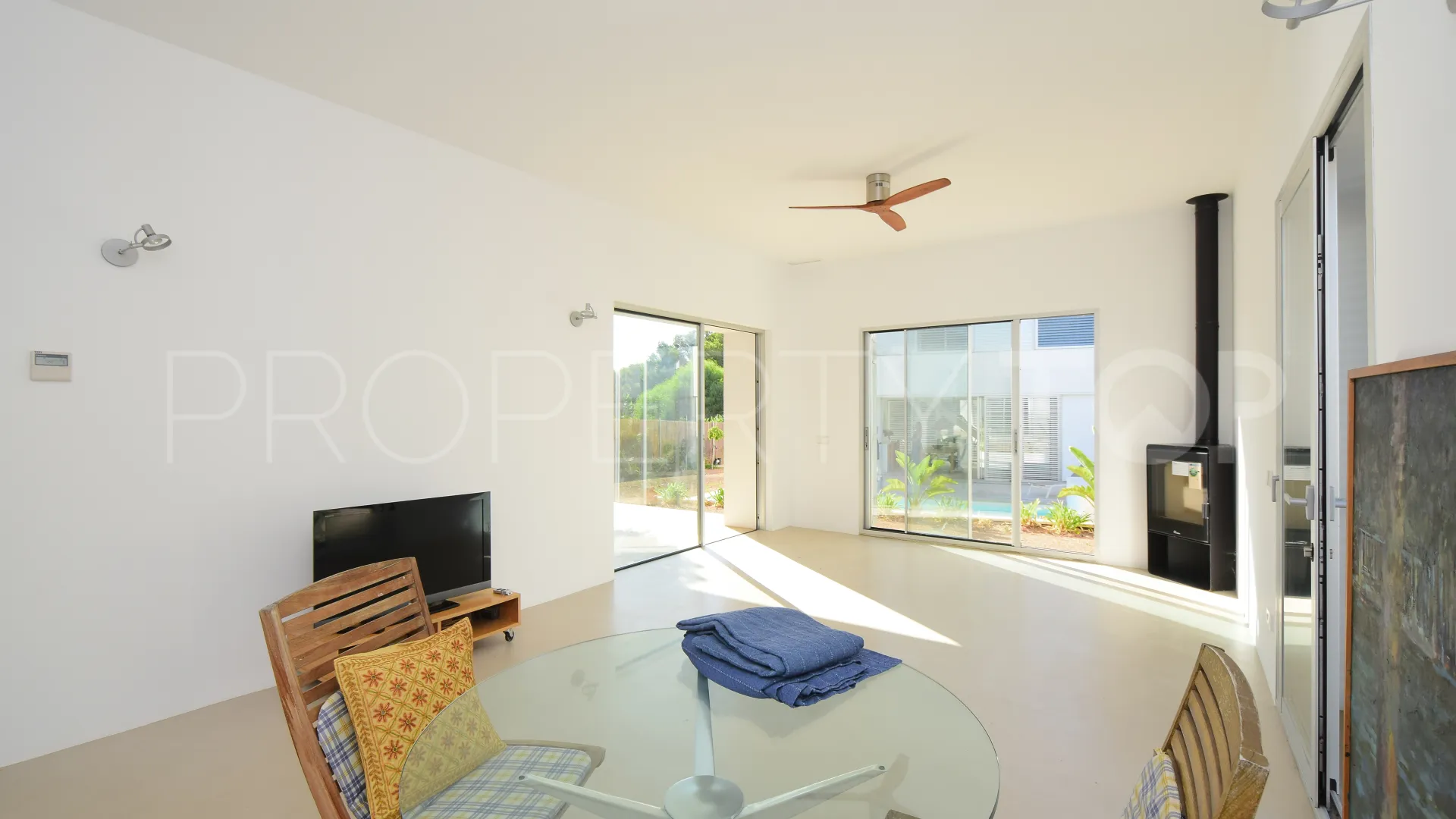 Se vende villa de 4 dormitorios en San Carlos