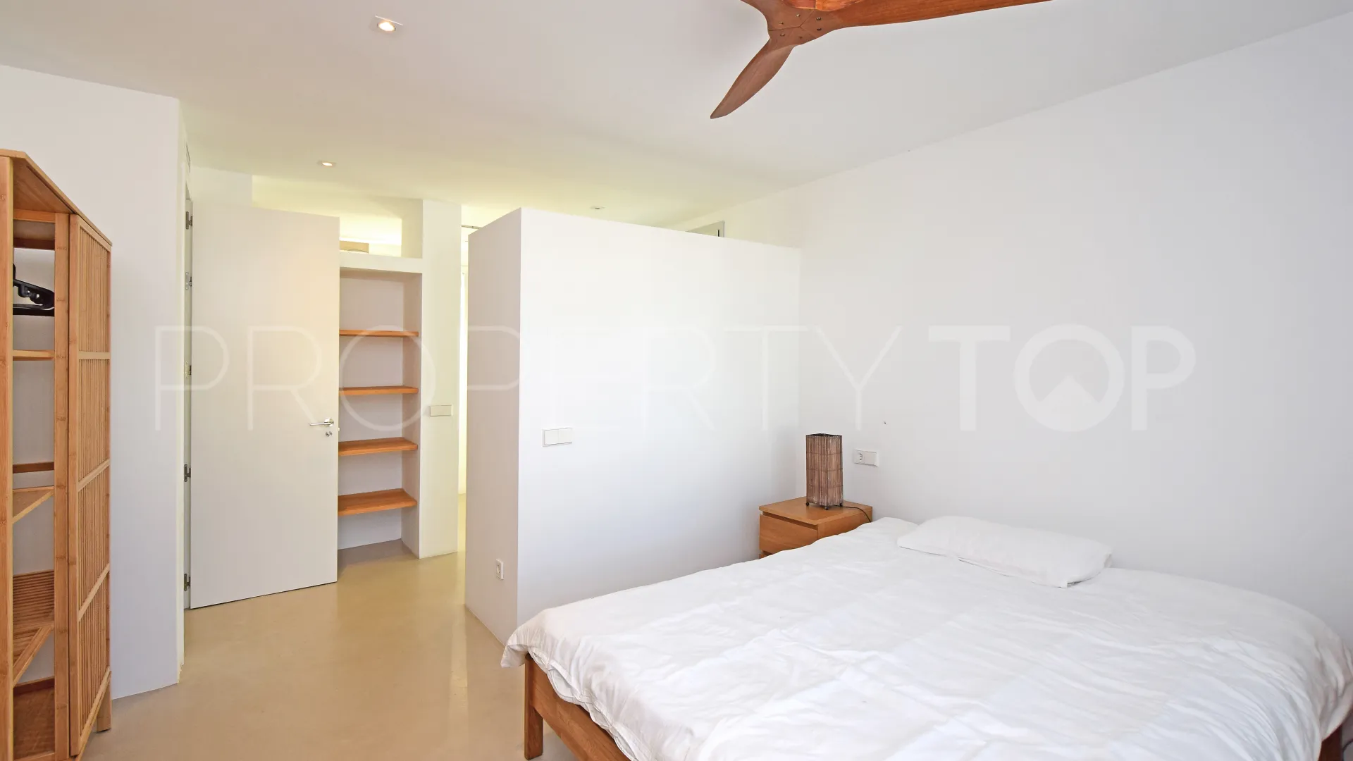 Se vende villa de 4 dormitorios en San Carlos