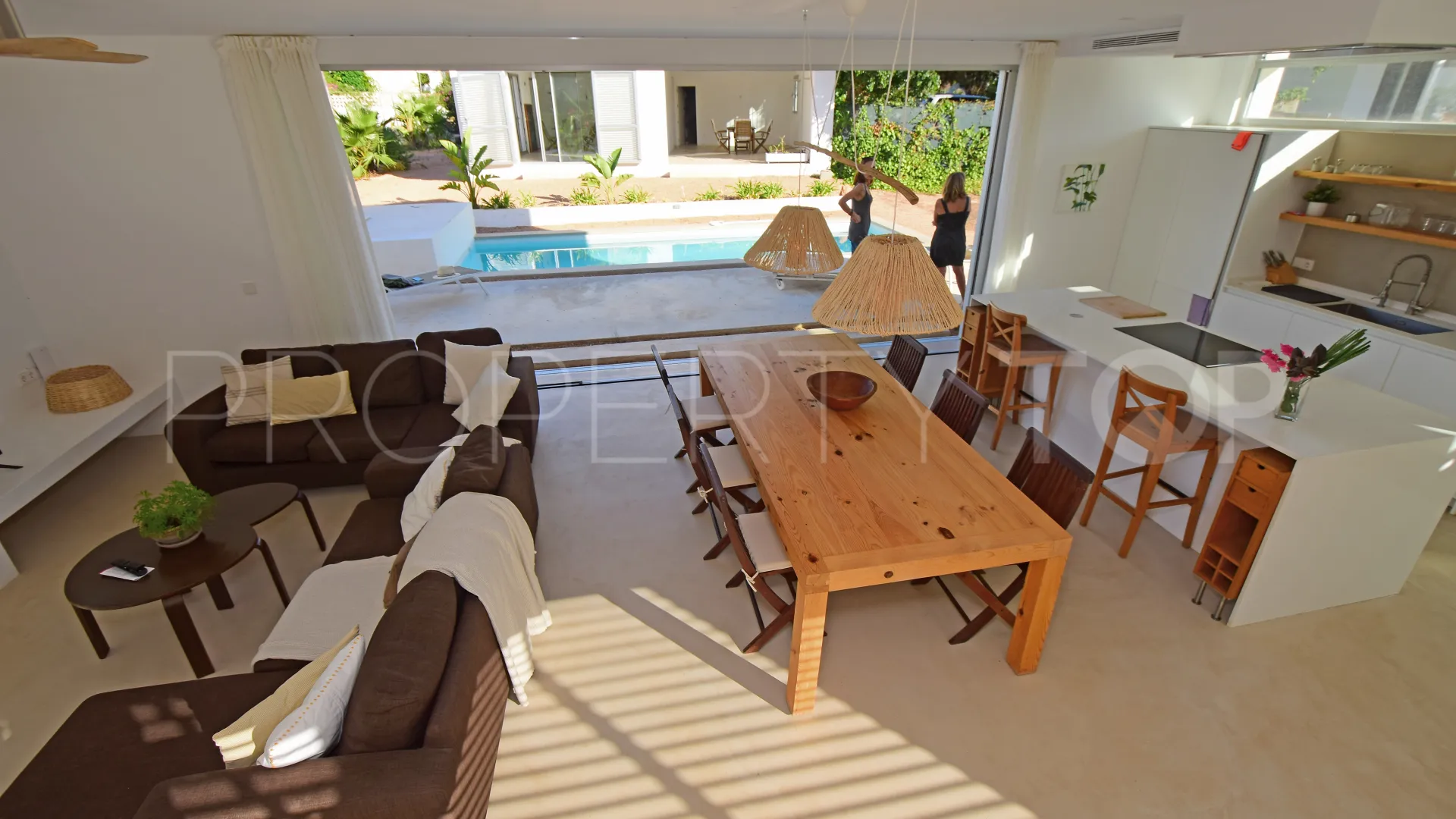 Se vende villa de 4 dormitorios en San Carlos