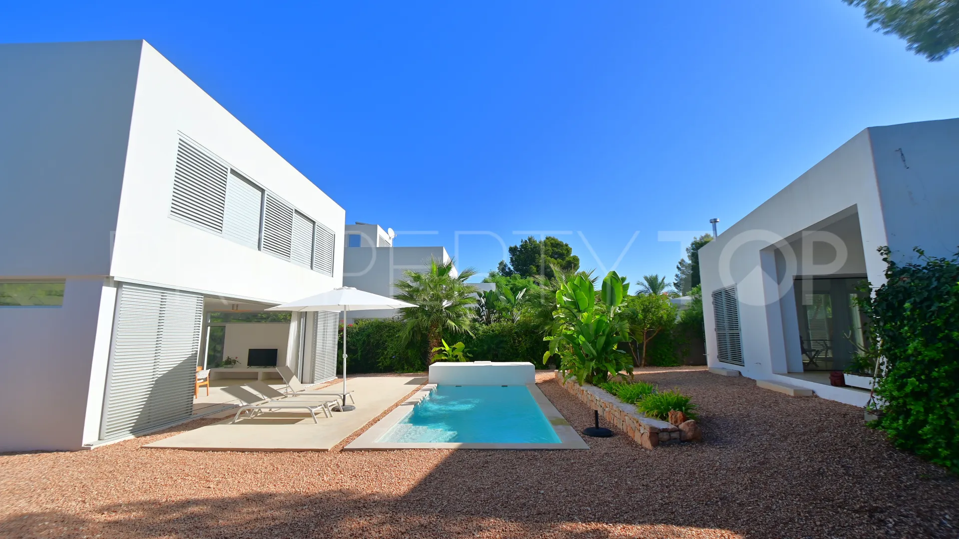 Se vende villa de 4 dormitorios en San Carlos