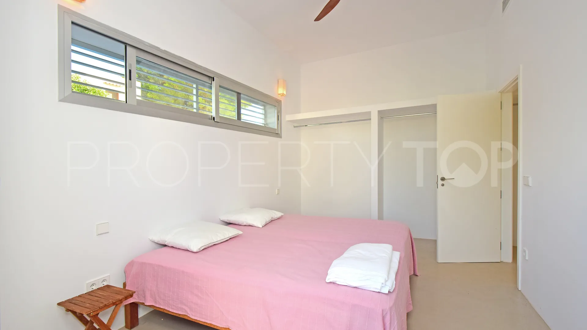 Se vende villa de 4 dormitorios en San Carlos