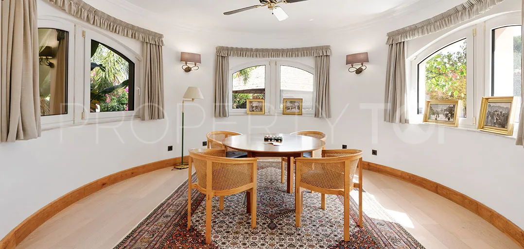 For sale villa with 8 bedrooms in El Paraiso