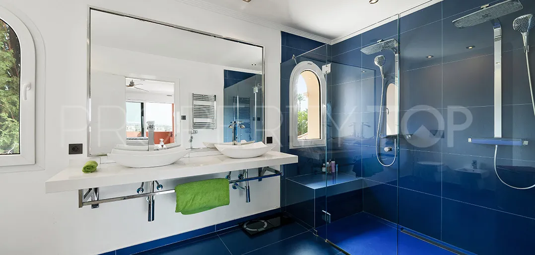 For sale villa with 8 bedrooms in El Paraiso