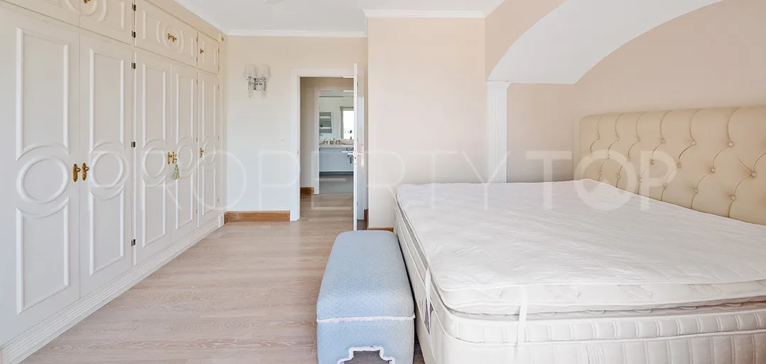 For sale villa with 8 bedrooms in El Paraiso