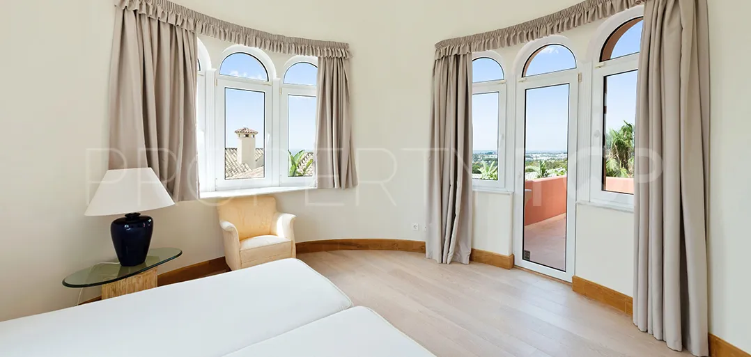 For sale villa with 8 bedrooms in El Paraiso