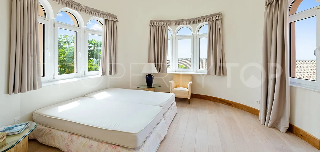For sale villa with 8 bedrooms in El Paraiso