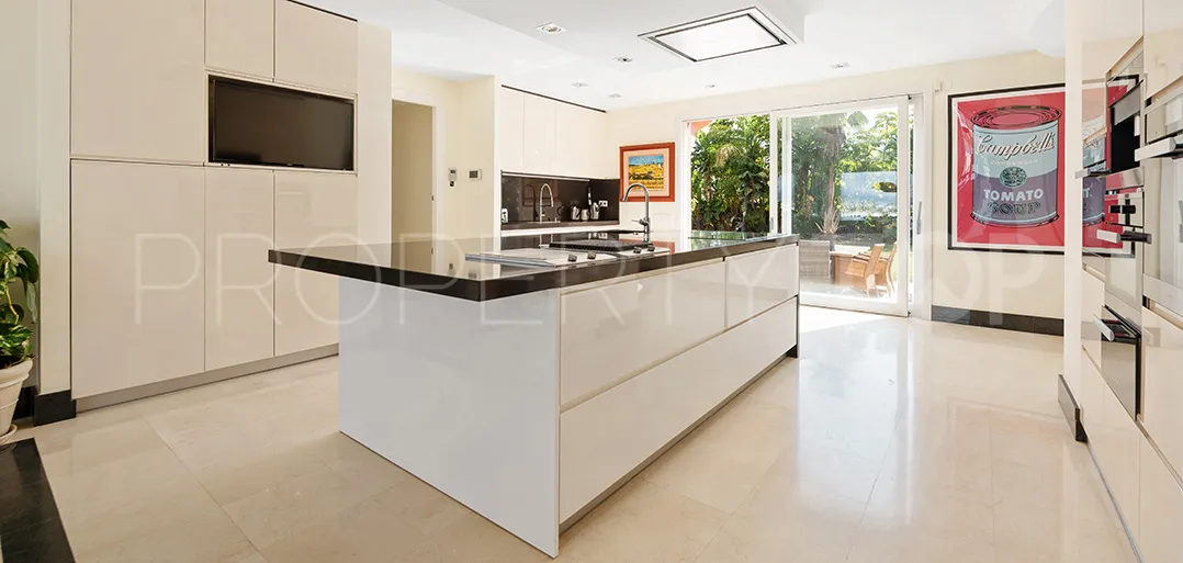 For sale villa with 8 bedrooms in El Paraiso