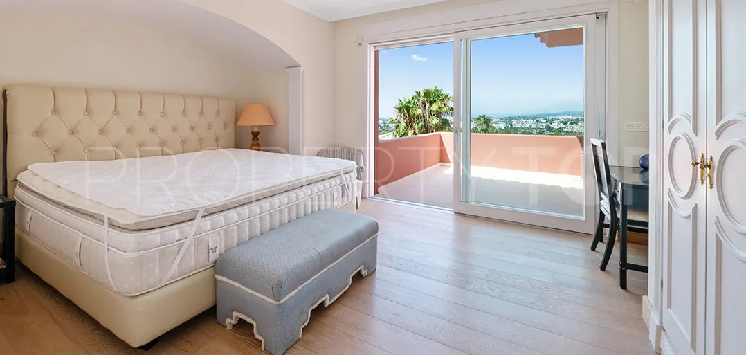 For sale villa with 8 bedrooms in El Paraiso