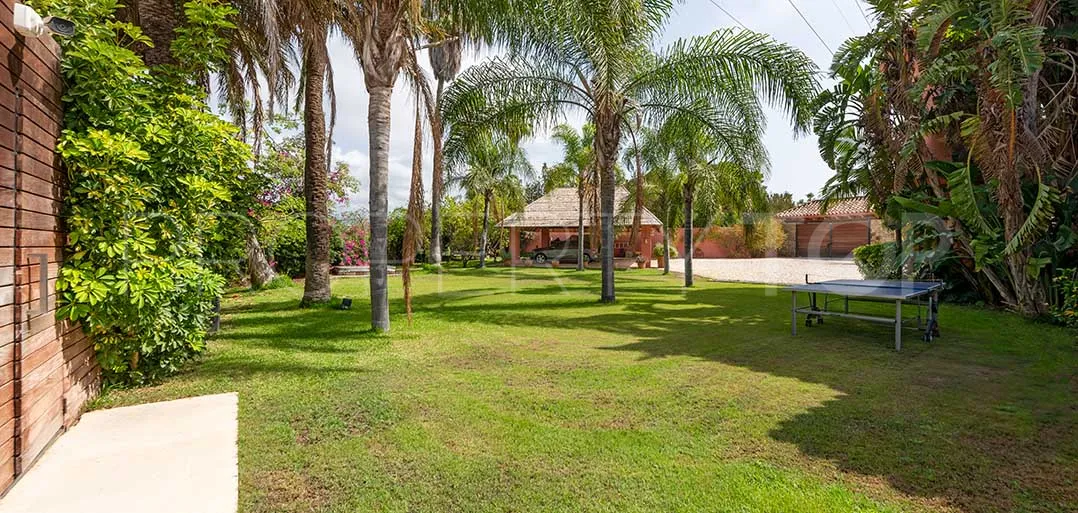 For sale villa with 8 bedrooms in El Paraiso