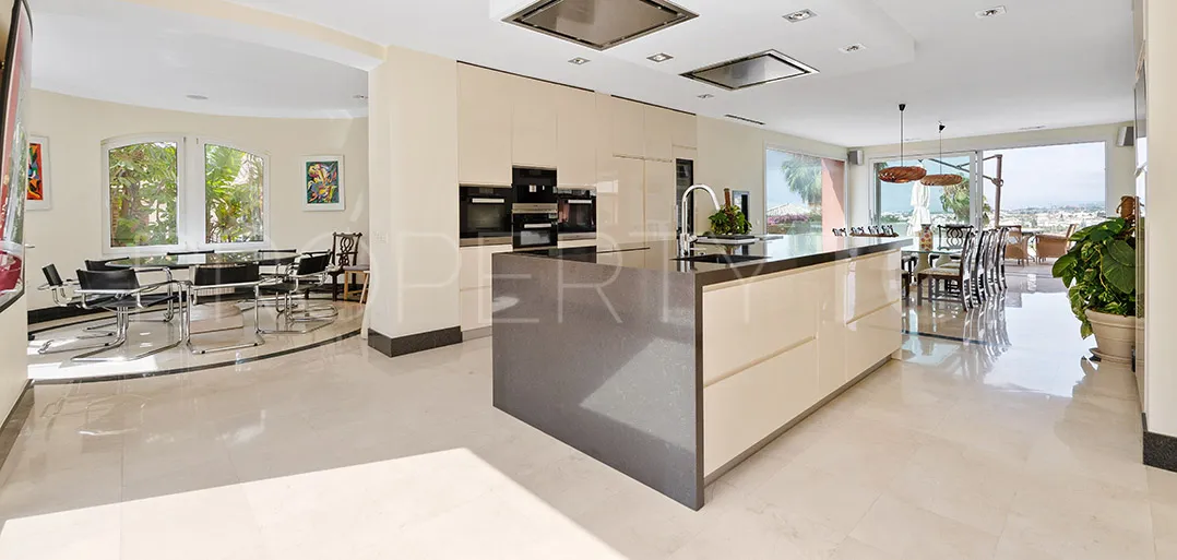 For sale villa with 8 bedrooms in El Paraiso